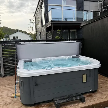 Villa Nordic Comfort With Hot Tub Storeidet